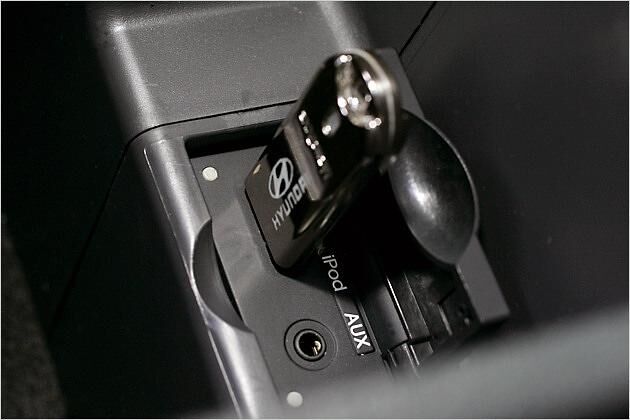 Drei Zusatzanschlüsse in allen Ausstattungen: USB, iPod, AUX