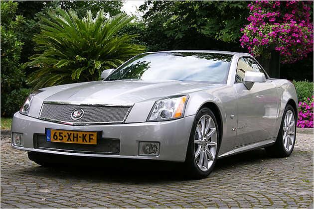 Der Cadillac XLR-V fällt durch sein eigenständiges Design sofort auf