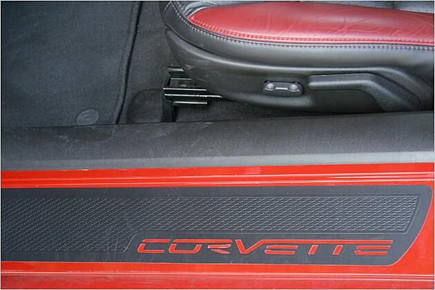 Corvette-Schriftzug an den Einstiegsleisten