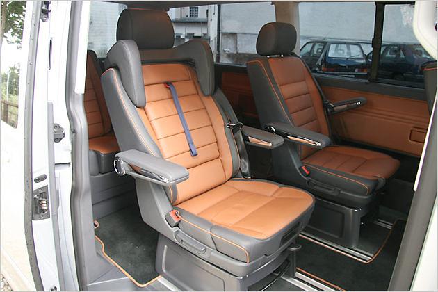 Willkommen in der rollenden Business-Lounge von VW