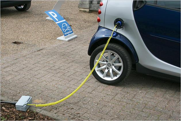 Der Ladestrom kommt aus einer einfachen 230-Volt-Steckdose
