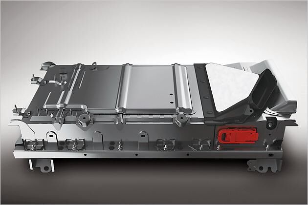 Die Hochleistungsbatterie des LS 600h L leistet 50 PS und läuft mit 288 Volt
