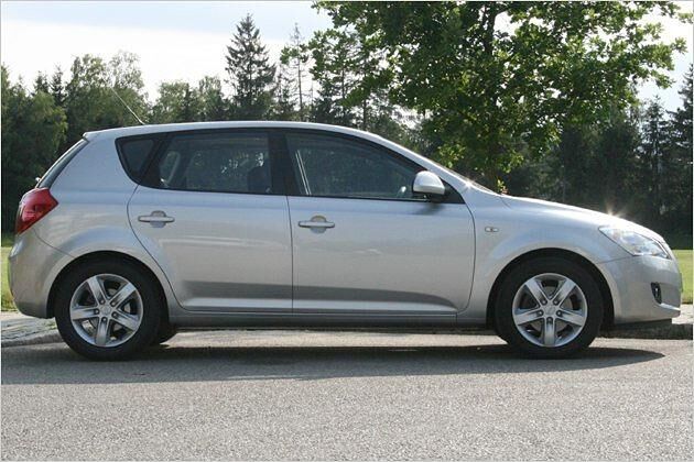 Kia Cee`d: Mit 4,24 Meter rund zehn Zentimeter kürzer als der Bravo