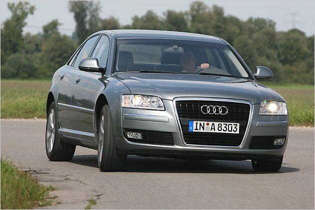 Der Unterbau kann auf Knopfdruck für sportliches Fahren abgestimmt werden
