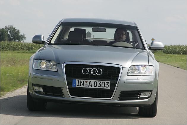 Alle V6-Varianten haben nun einen glänzend schwarzen Kühlergrill
