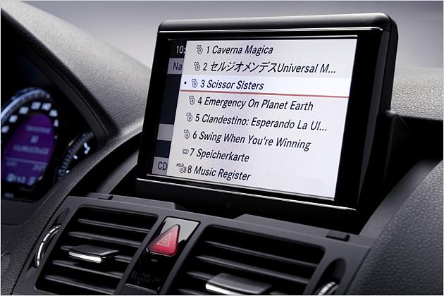 Über eine eingebaute Datenbank werden CD-Musiktitel erkannt