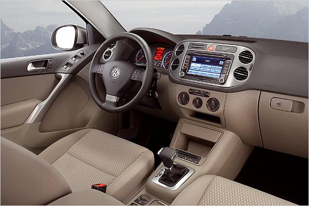 Der Innenraum des Tiguan ist frisch gestaltet und mit ansprechenden Materialien versehen