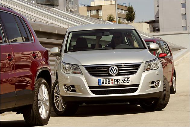 Der Fahrer gibt Gas, kuppelt und bremst, den Rest macht der Volkswagen alleine