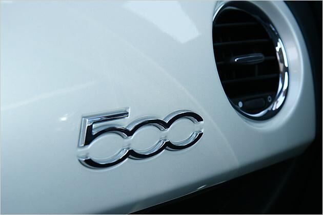 "500"-Logo an der Armaturentafel