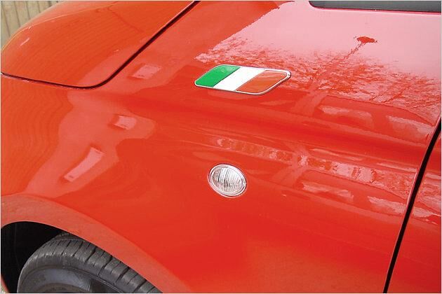 Statt der italienischen Fahne kann man auch einen Bar-Code oder andere Embleme aufkleben