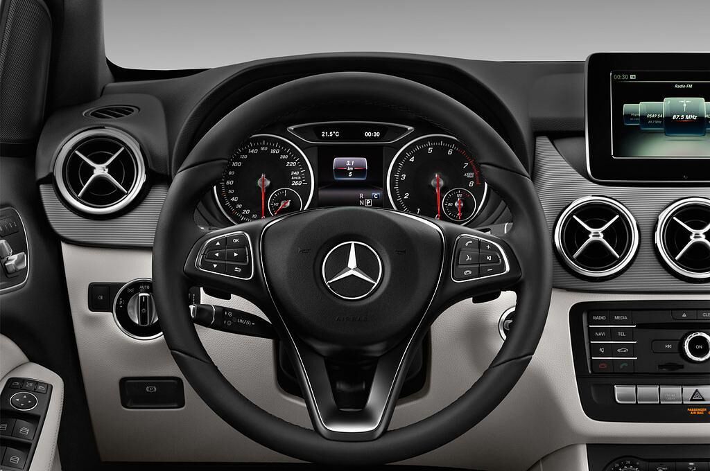 Mercedes B-Class (Baujahr 2017) Style 5 Türen Lenkrad