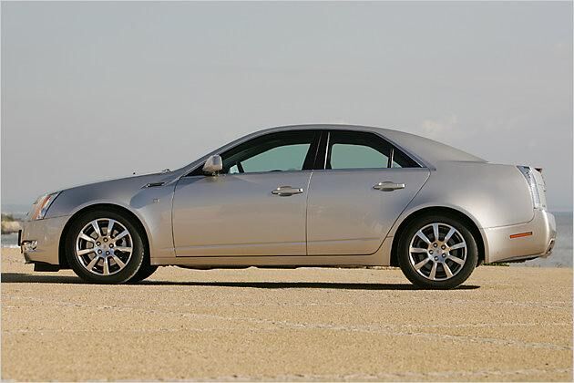 Der große Cadillac steht auf 18-Zoll-Felgen