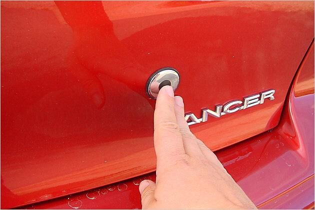 Schlüsselloses Zugangssystem: Wer will, kann das Auto auch am Kofferraumdeckel verriegeln