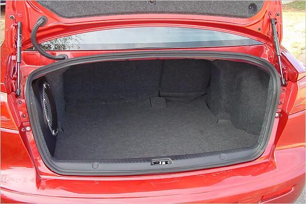 Der Kofferraum fasst mit 400 Liter deutlich weniger als beim VW Jetta