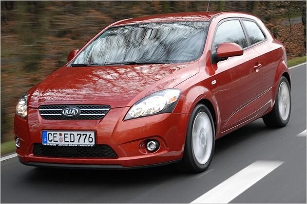 Leicht verschärft: Der Kia Pro_Cee`d trägt ein markanteres Gesicht als der Fünftürer