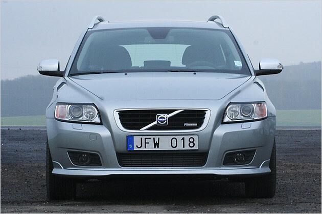 Wie bei Audis S-Modellen sind die Spiegelkappen in matter Chromoptik gehalten