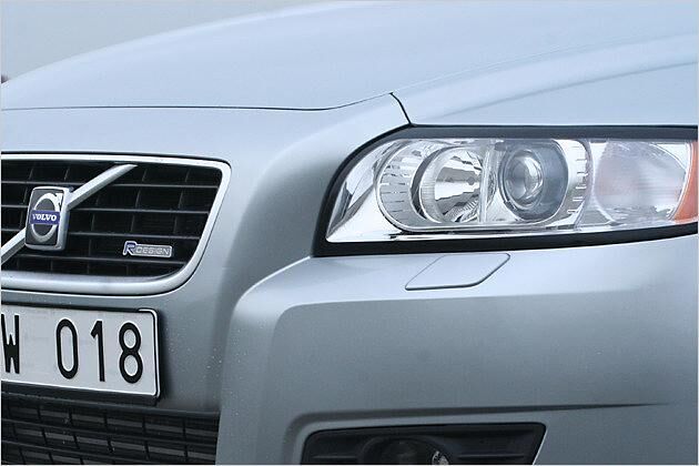 Auch der Frontgrill bekam ein R-Styling verpasst