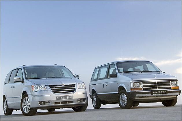 Der erste Grand Voyager (rechts) begründete 1984 die Klasse der Minivans