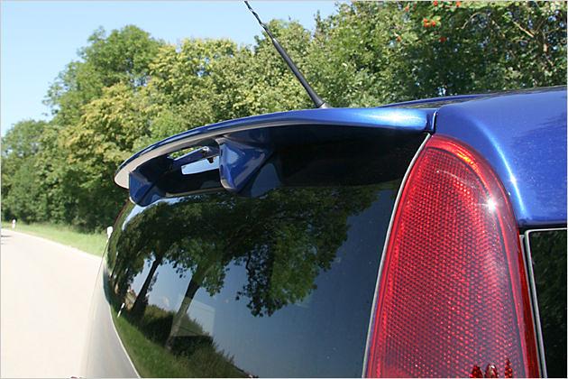 Im Detail: Der kleine Dachspoiler gehört ebenfalls zu den Kennzeichen des 100 HP