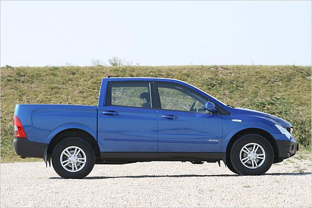 Mit der nach hinten ansteigenden Seitenlinie gibt der Pick-up eine dynamische Erscheinung ab