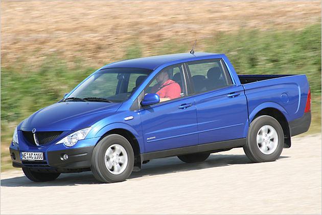 Der SsangYong spurtet in nicht gerade rekordverdächtigen 15,2 Sekunden auf Tempo 100