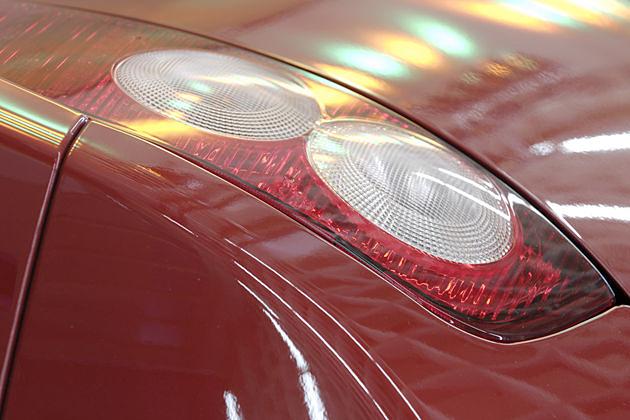 Die Heckleuchten des Nissan Micra ganz nah