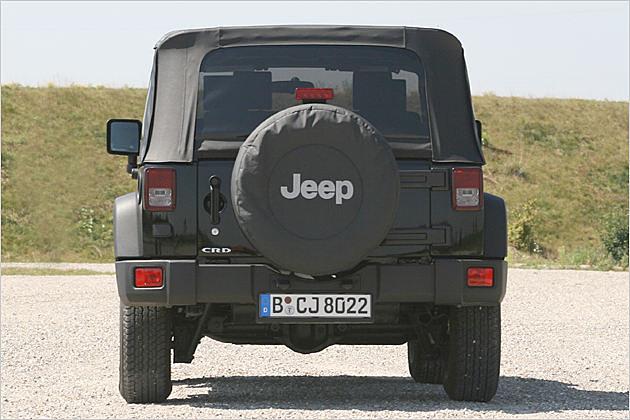 Das vollwertige Reserverad ist bei einem Jeep Wrangler Serie