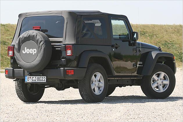Der Dreitürer kommt entweder mit Soft- oder Hardtop daher