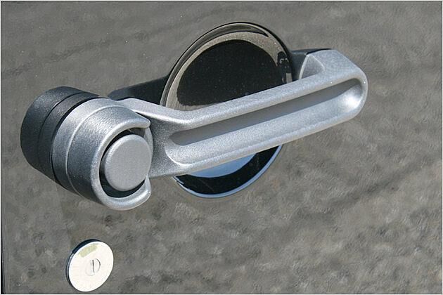 Aus dem Chrysler-Regal: Die Türgriffe finden sich unter anderem auch im Dodge Nitro