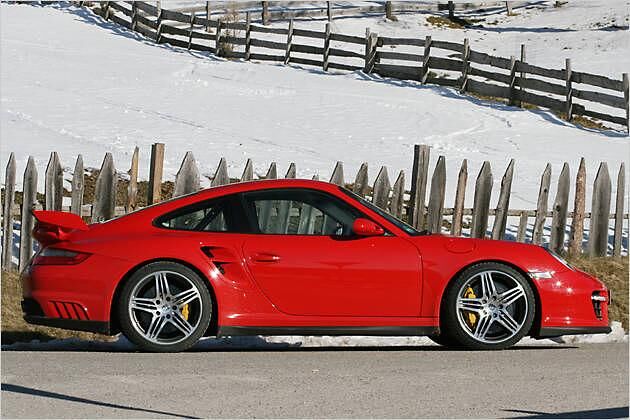 Durch das neue Bugteil wirkt der GT2 länger als der 911 Turbo