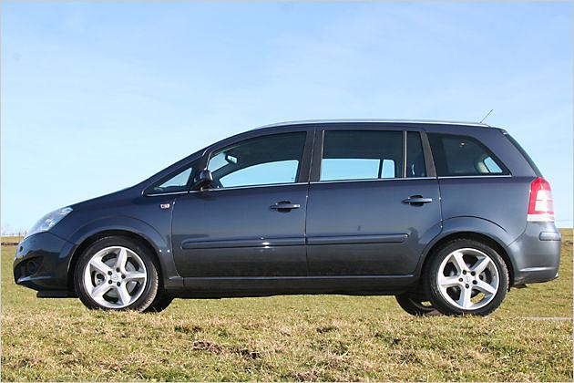 Mit 4,48 Meter Länge tritt der Kompaktvan gegen VW Touran und Renault Grand Scénic an