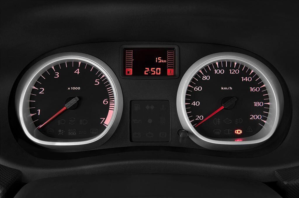 Dacia Duster (Baujahr 2011) Prestige 5 Türen Tacho und Fahrerinstrumente