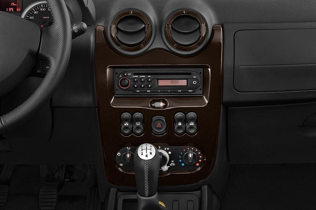 Dacia Duster (Baujahr 2011) Prestige 5 Türen Mittelkonsole