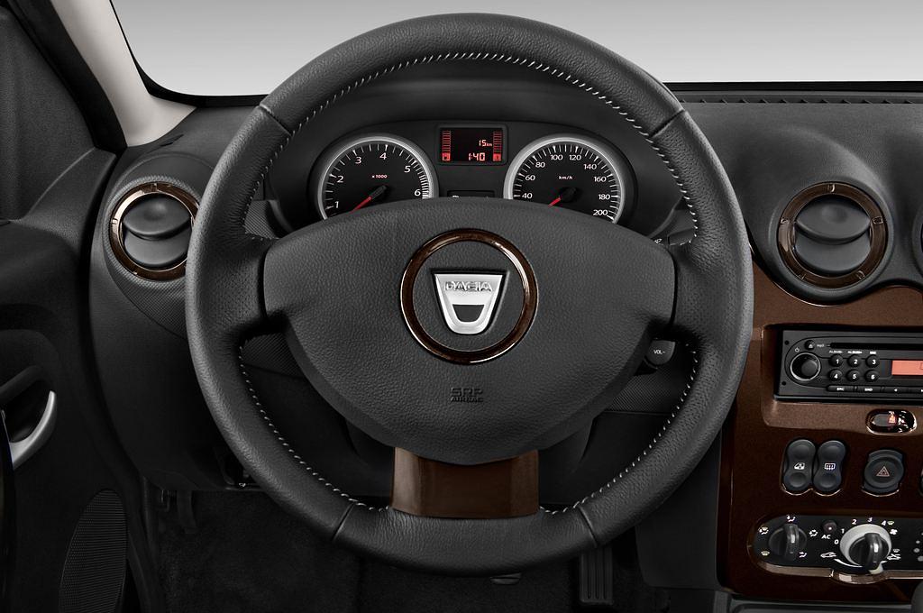 Dacia Duster (Baujahr 2011) Prestige 5 Türen Lenkrad
