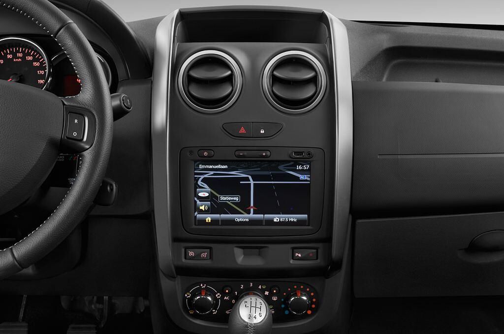Dacia Duster (Baujahr 2014) Prestige 5 Türen Mittelkonsole