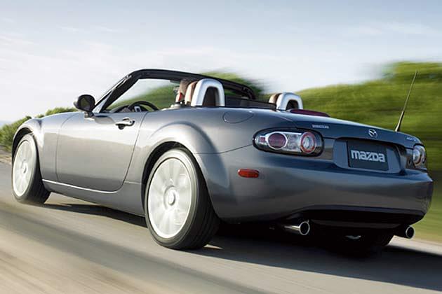 Typisch für Mazda: Verspielte Rückleuchten im Klarglas-Styling