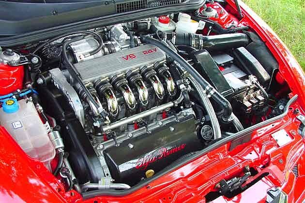 Kompressor-Power satt: Unter der Haube arbeitet der wunderschöne V6