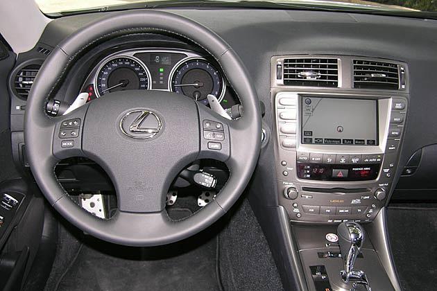 Wertig, sportlich, modern: Der Arbeitsplatz im Lexus IS