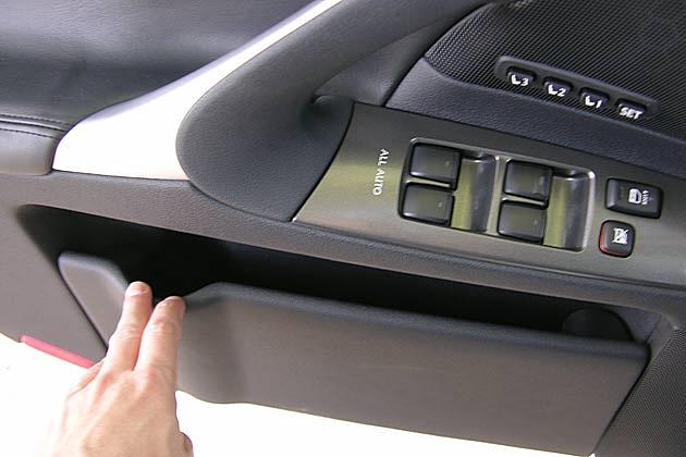 Die Vordertüren mit zusätzlichem Staufach