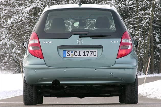 Die Höhe von 1,59 Metern lässt die A-Klasse deutlich über andere Kleinwagen hinausragen