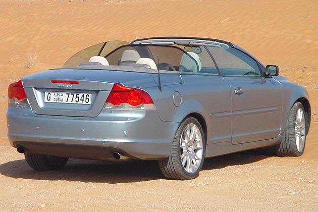 Die Topmotorisierung T5 mit 220 PS besitzt zwei Auspuffrohre