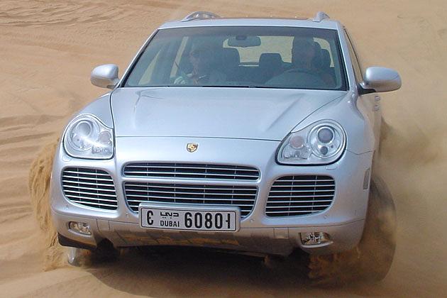 Die großen Lufteinlässe prägen die Front des Cayenne