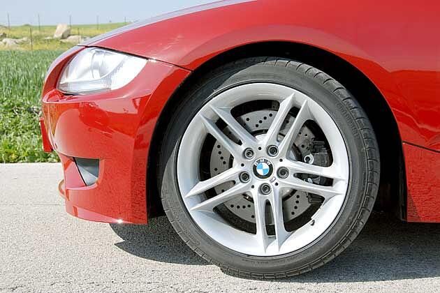 Gestoppt wird der Power-BMW von der Bremsanlage aus dem M3 CSL