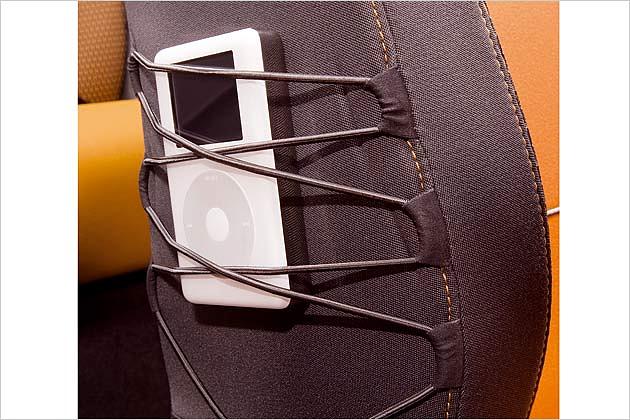 Netz an der Rückenlehne: Der iPod findet allerdings keinen Anschluss zum Audiosystem
