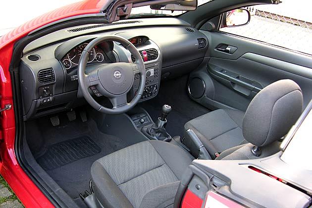 Das Interieur stammt aus dem Corsa