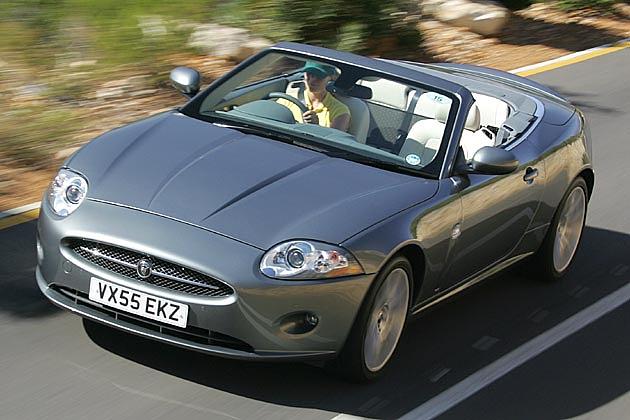 Unsere Bilder zeigen die Rechtslenker-Version des XK der ersten Testfahrten