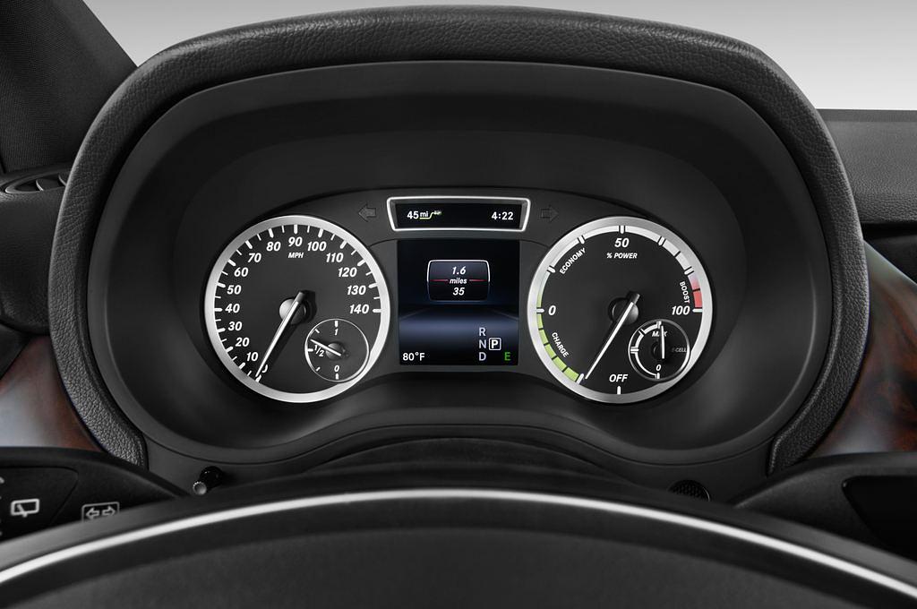Mercedes B-Class (Baujahr 2015) Electric Drive 5 Türen Tacho und Fahrerinstrumente
