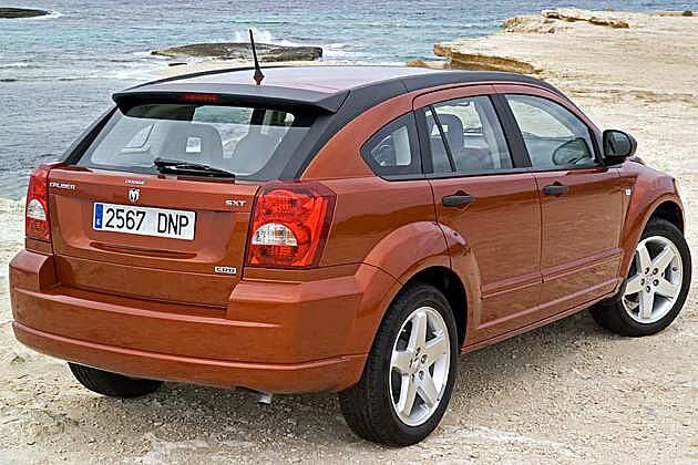 Schicke Linie, könnte aber übersichtlicher sein: Dodge Caliber SXT 2.0 CRD von hinten