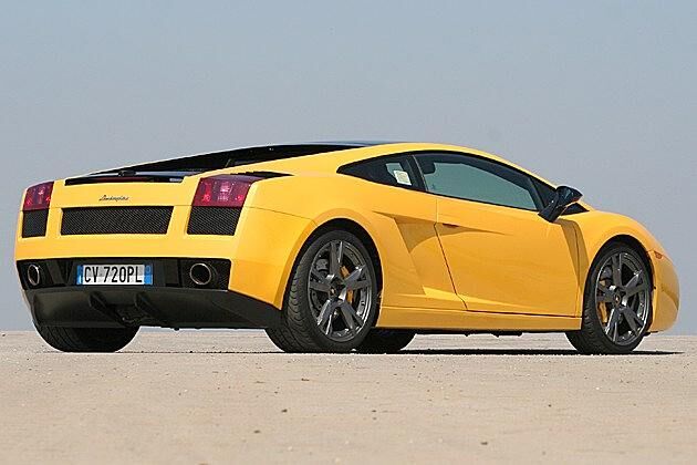 Die speziellen titanfarbenen Felgen sind ebenfalls ein Merkmal des SE-Lamborgini