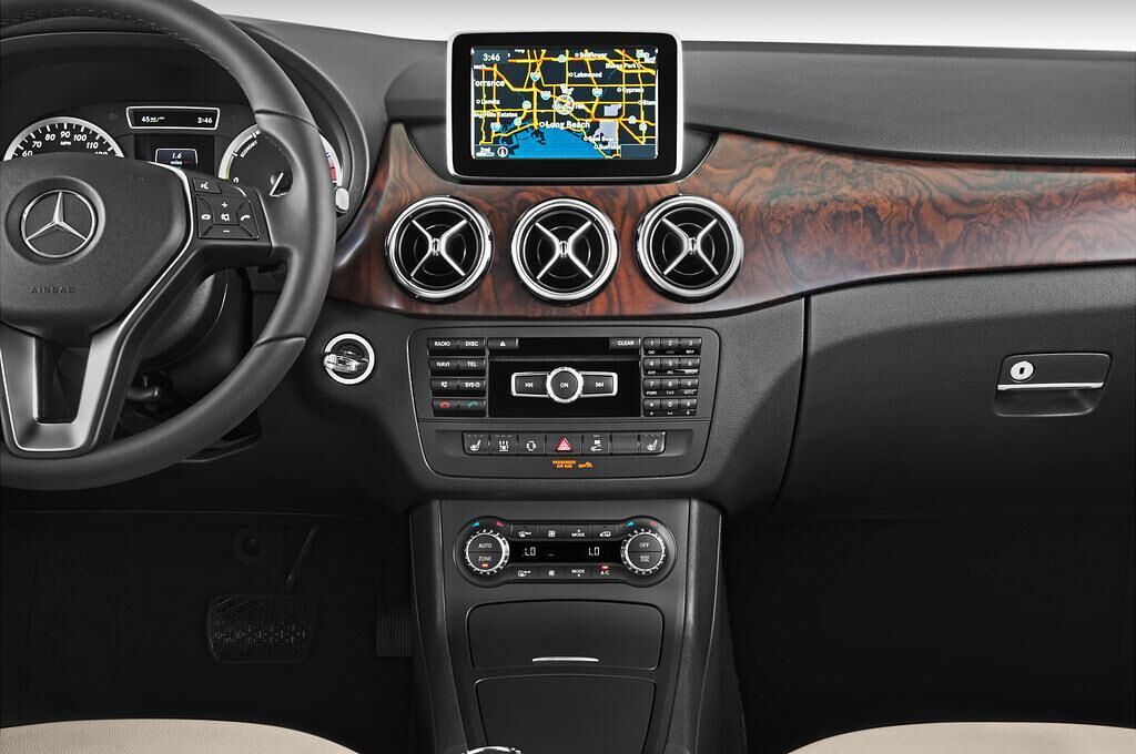 Mercedes B-Class (Baujahr 2015) Electric Drive 5 Türen Mittelkonsole